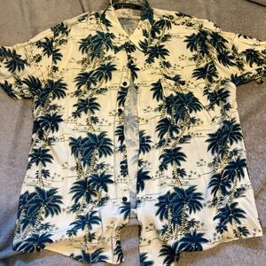 Medium short sleeve tropical button up